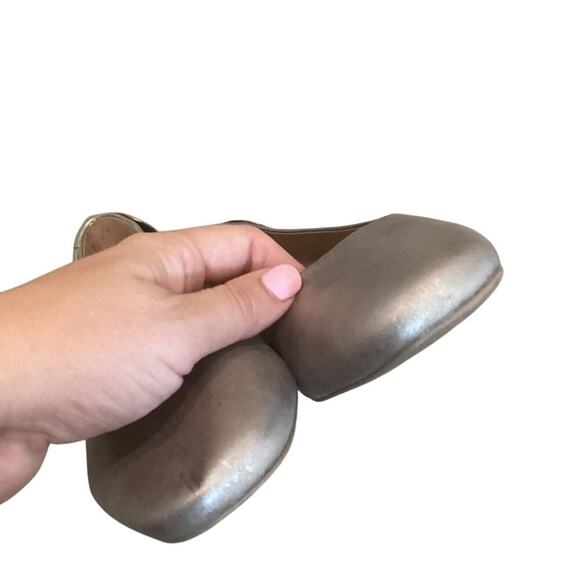 Bernando Womens Ballet Flats US 10 Platinum Leather Flat Bow Cottage Twee Office - Picture 8 of 9
